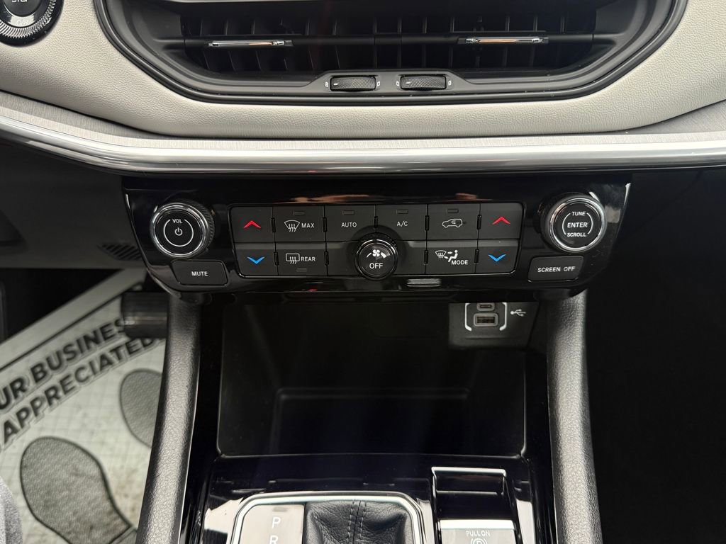 Used 2024 Jeep Compass Limited w/ Sun and Sound Group image 25