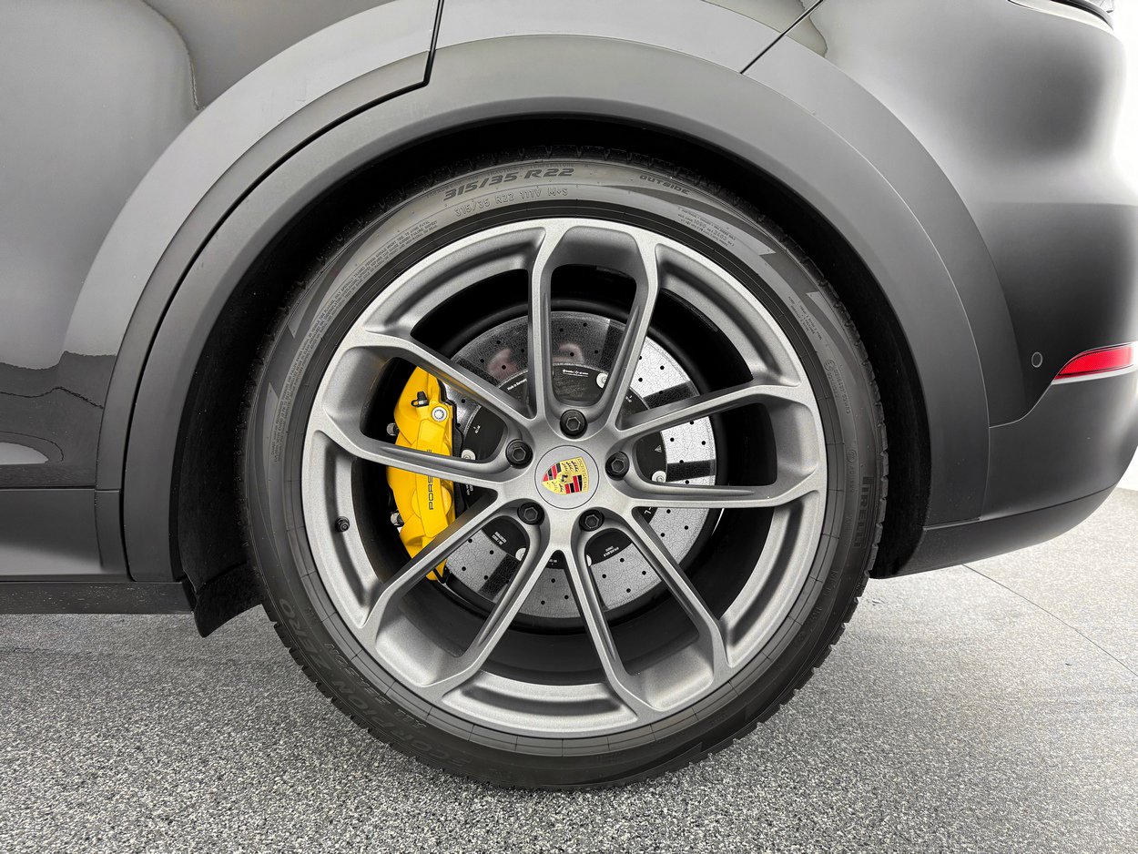 Used 2024 Porsche Cayenne Turbo GT image 31