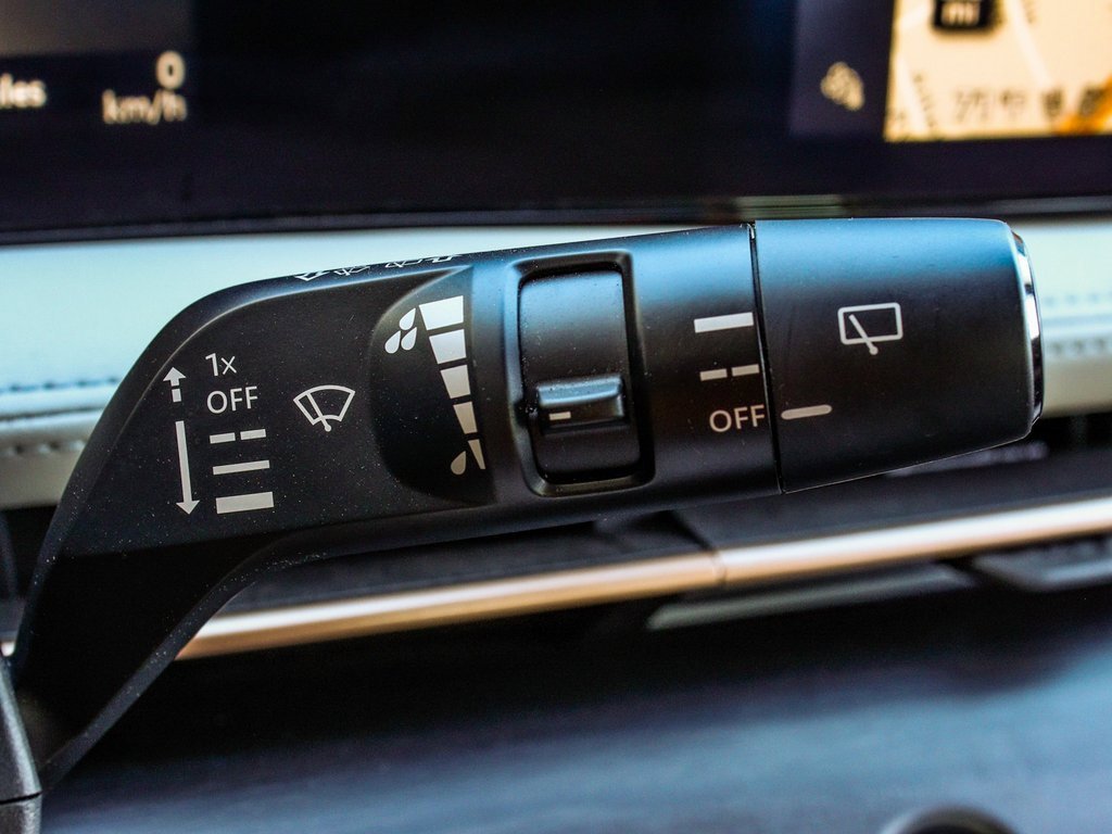 Used 2023 Nissan Ariya AWD image 30