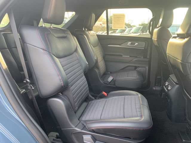 Used 2026 Ford Explorer ST-Line w/ ST-Line Street Pack AWD/4WD image 13