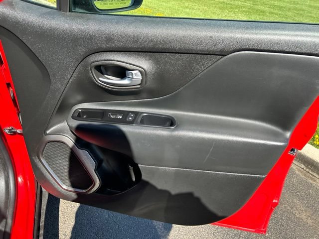 Used 2020 Jeep Renegade Limited w/ UConnect 8.4 Nav Group AWD/4WD image 43