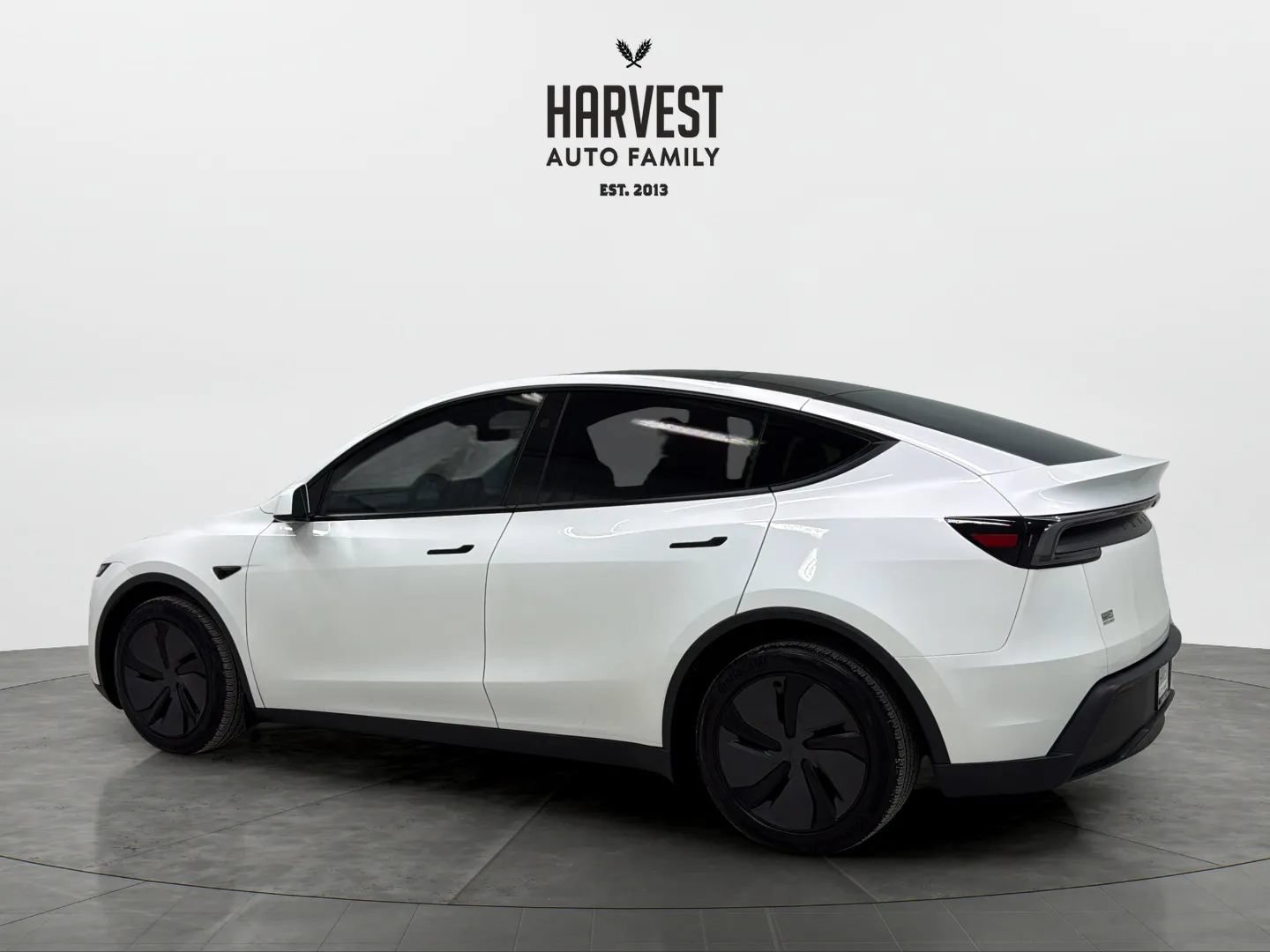 Used 2026 Tesla Model Y AWD image 3