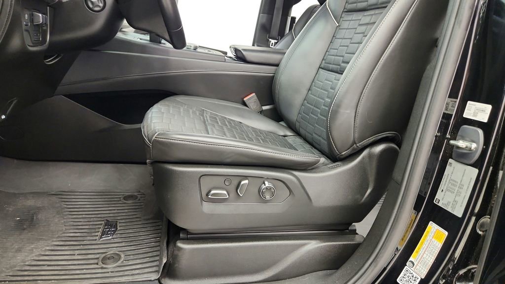 Used 2023 Cadillac Escalade ESV V w/ Heavy-Duty Trailer Package image 17