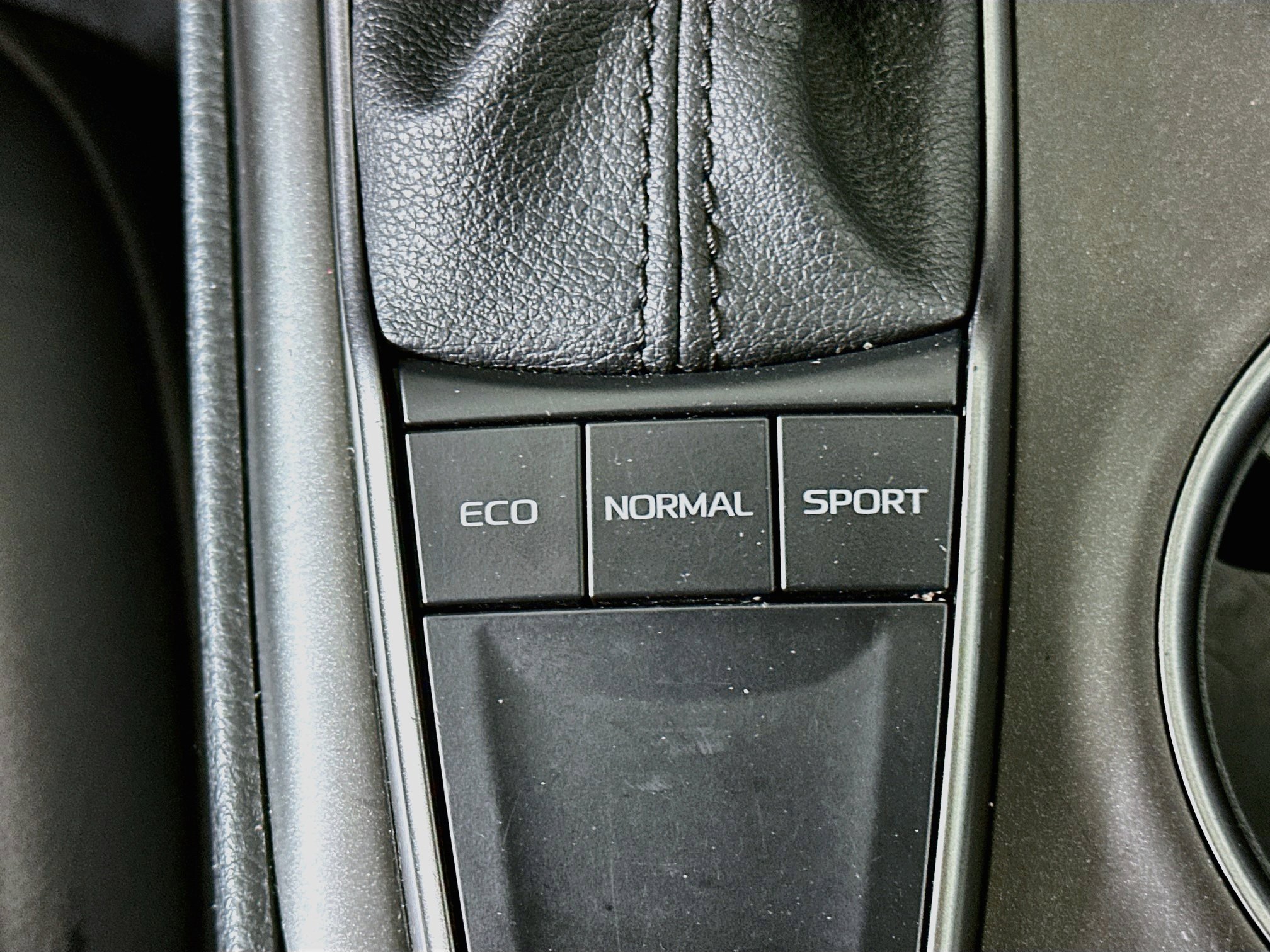 Used 2024 Toyota Camry SE FWD image 25