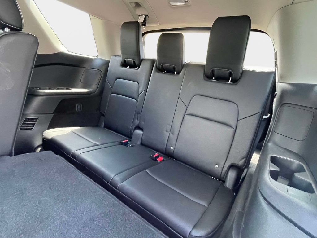 Used 2025 Nissan Pathfinder SL FWD image 12