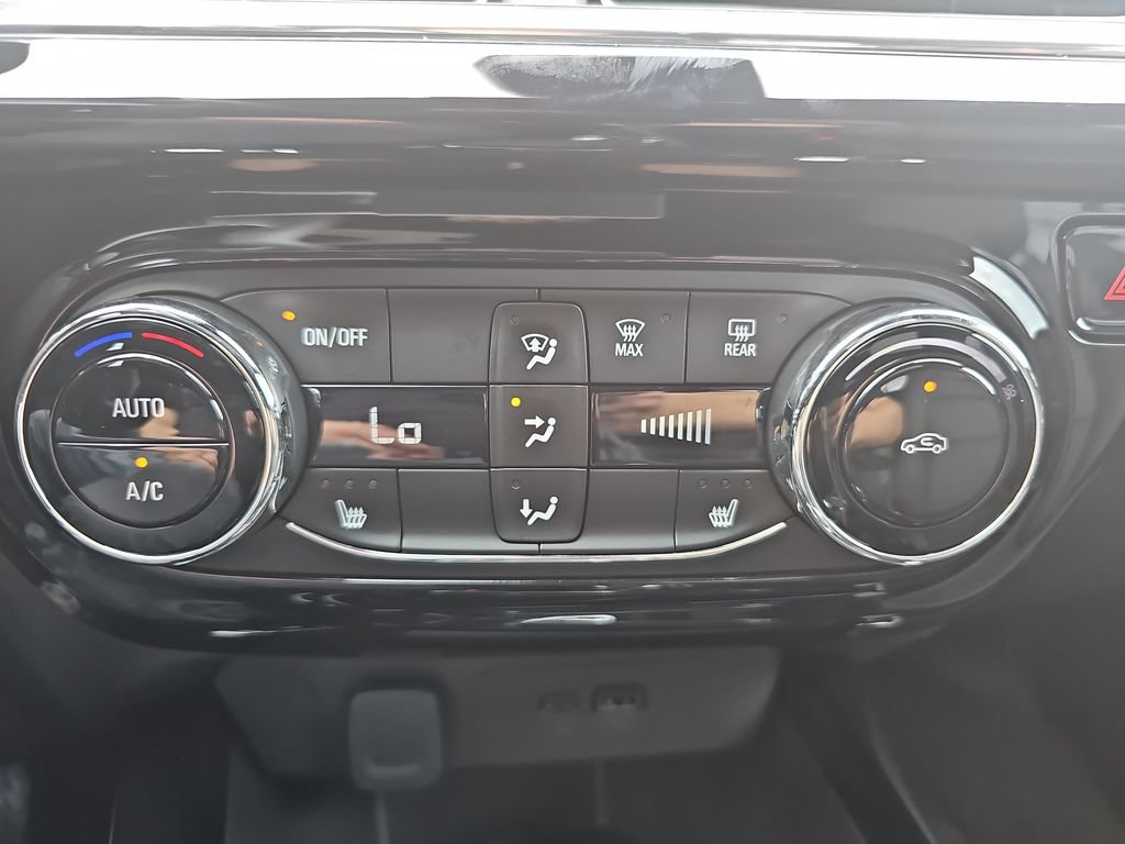 Used 2026 Chevrolet Trax RS FWD image 22