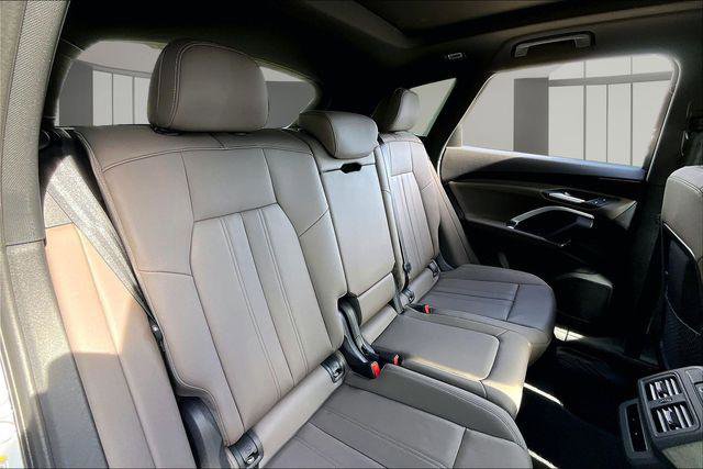 Used 2025 Audi Q5 Premium w/ Convenience Package AWD/4WD image 25