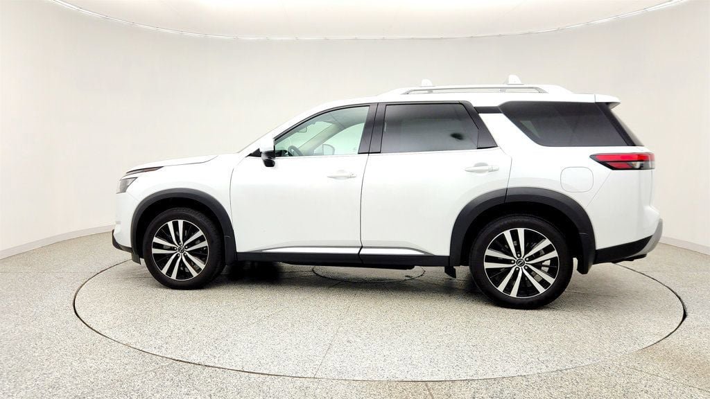 Used 2025 Nissan Pathfinder Platinum w/ Cargo Package AWD/4WD image 8