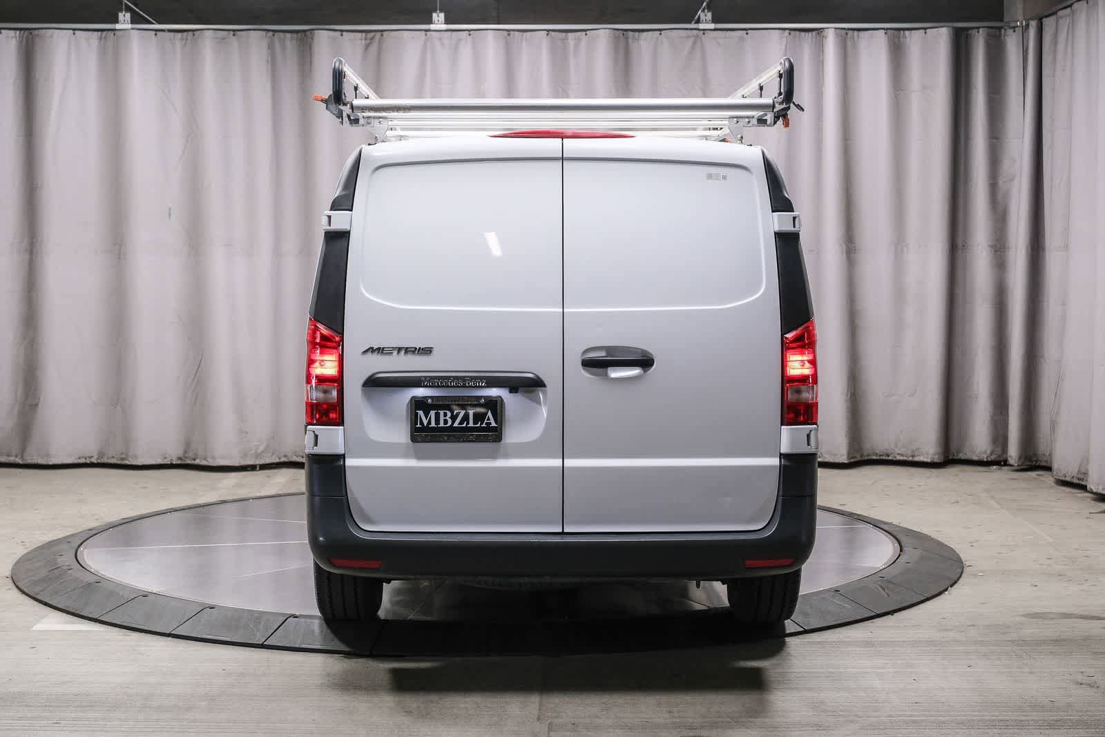 Used 2023 Mercedes-Benz Metris image 3