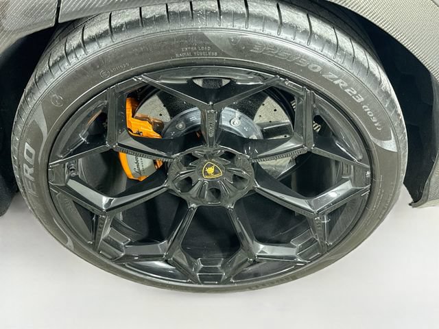 Used 2023 Lamborghini Urus Performante AWD/4WD image 33