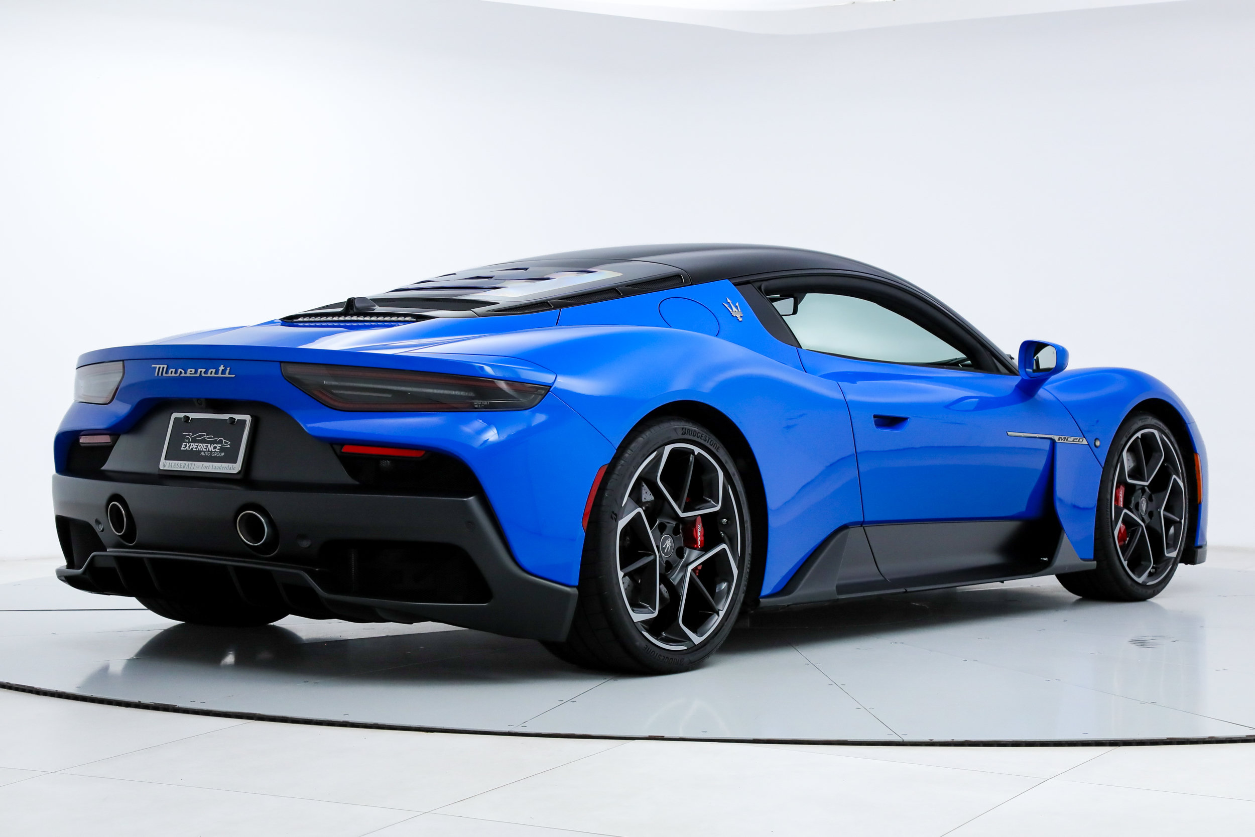 Certified 2022 Maserati MC20 Coupe RWD image 5