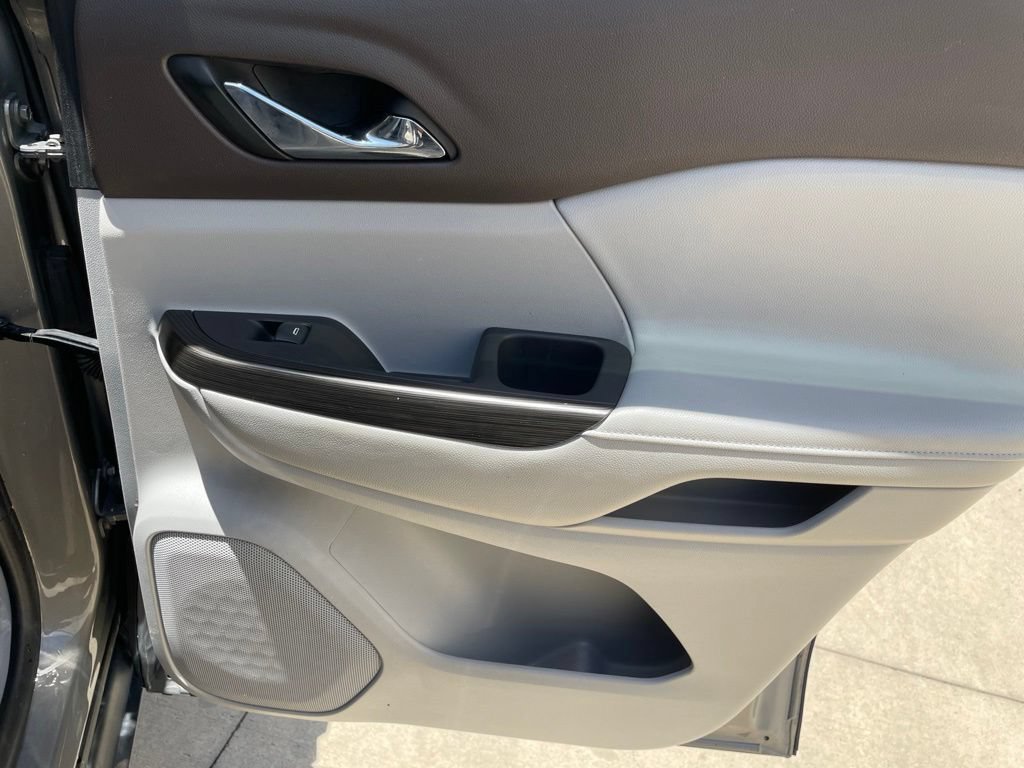 Used 2019 GMC Acadia SLT FWD image 28