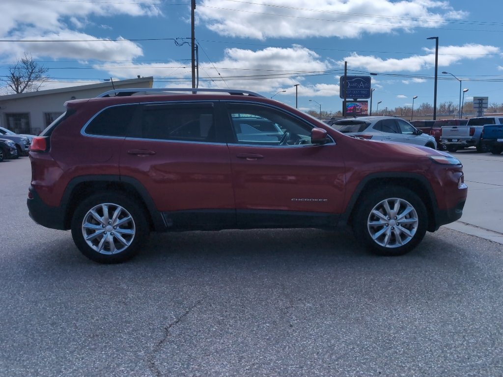 Used 2017 Jeep Cherokee Limited w/ Trailer Tow Group AWD/4WD image 5