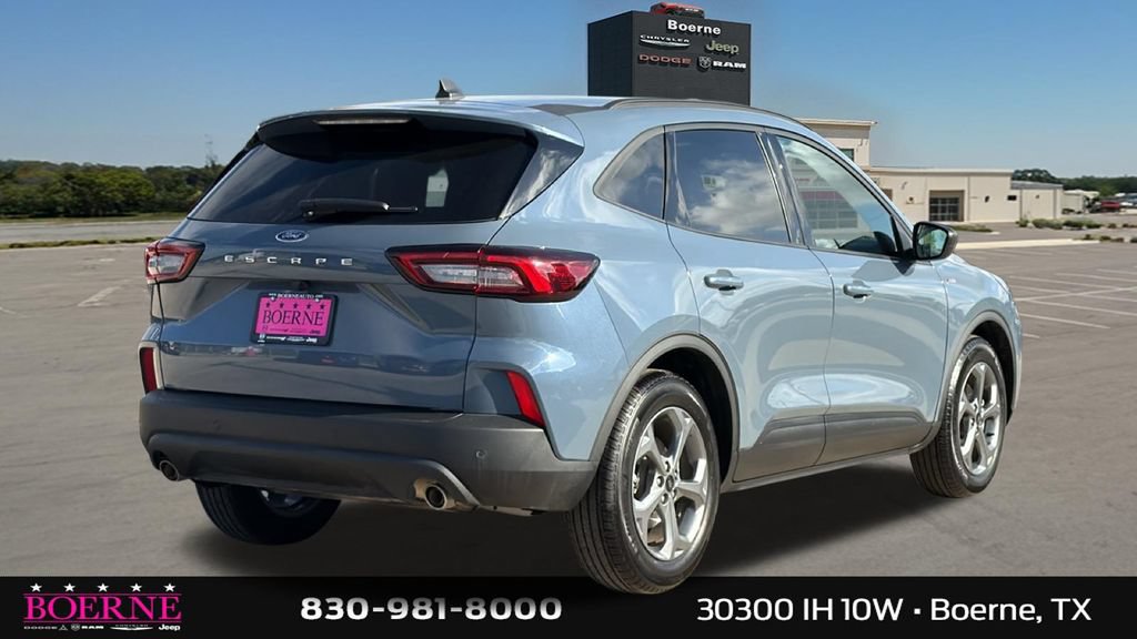 Used 2025 Ford Escape ST-Line w/ Tech Pack #1 FWD image 3
