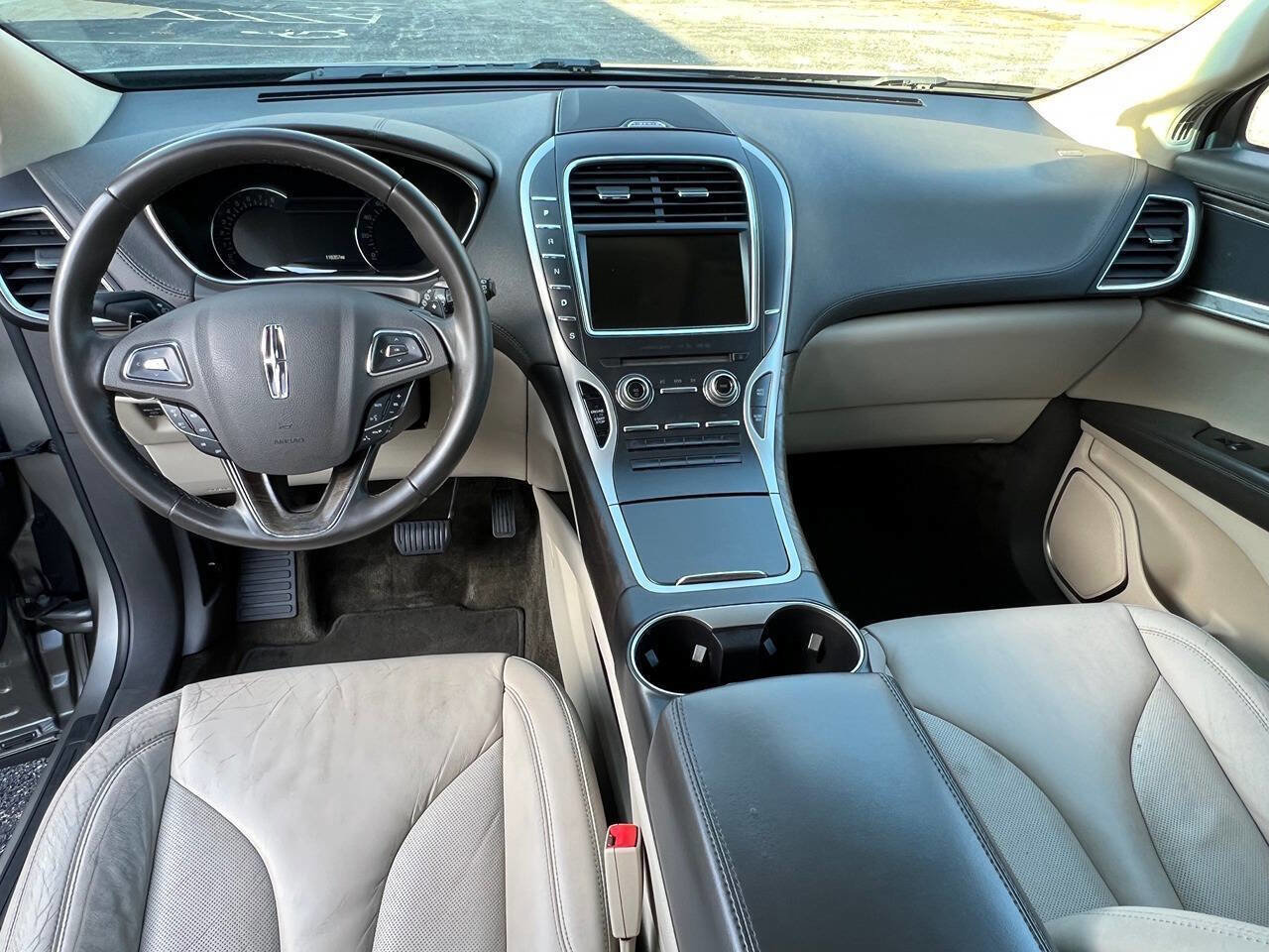 Used 2017 Lincoln MKX Select image 18