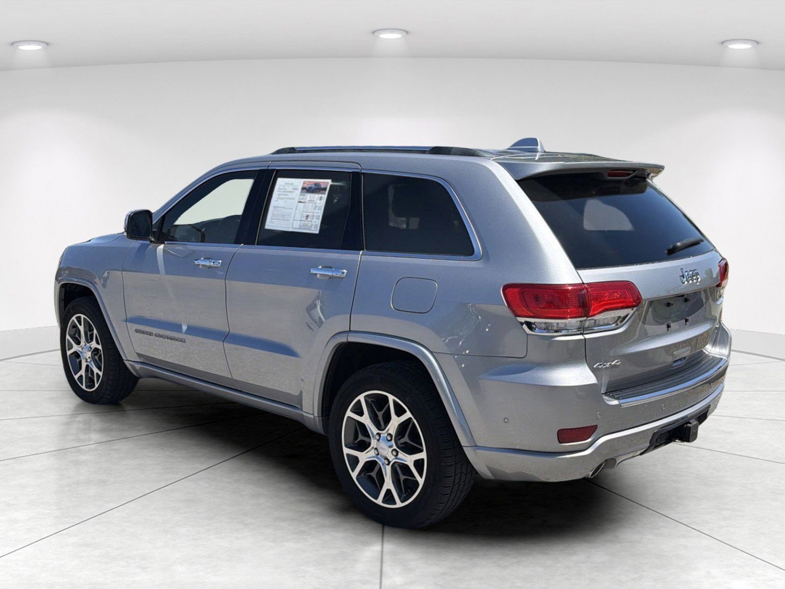 Used 2019 Jeep Grand Cherokee Overland AWD/4WD image 6