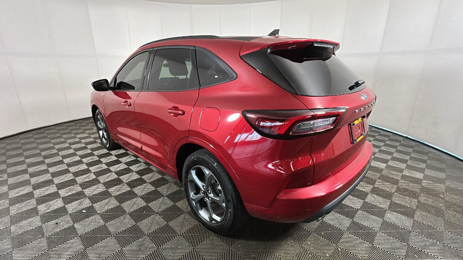Used 2024 Ford Escape ST-Line w/ Tech Pack #1 FWD image 5