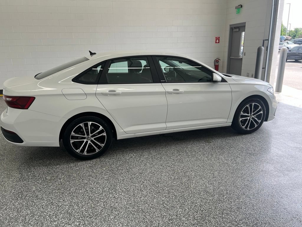 Used 2026 Volkswagen Jetta Sport FWD image 6