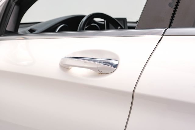 Used 2019 Mercedes-Benz GLC 300 w/ Premium Package image 34