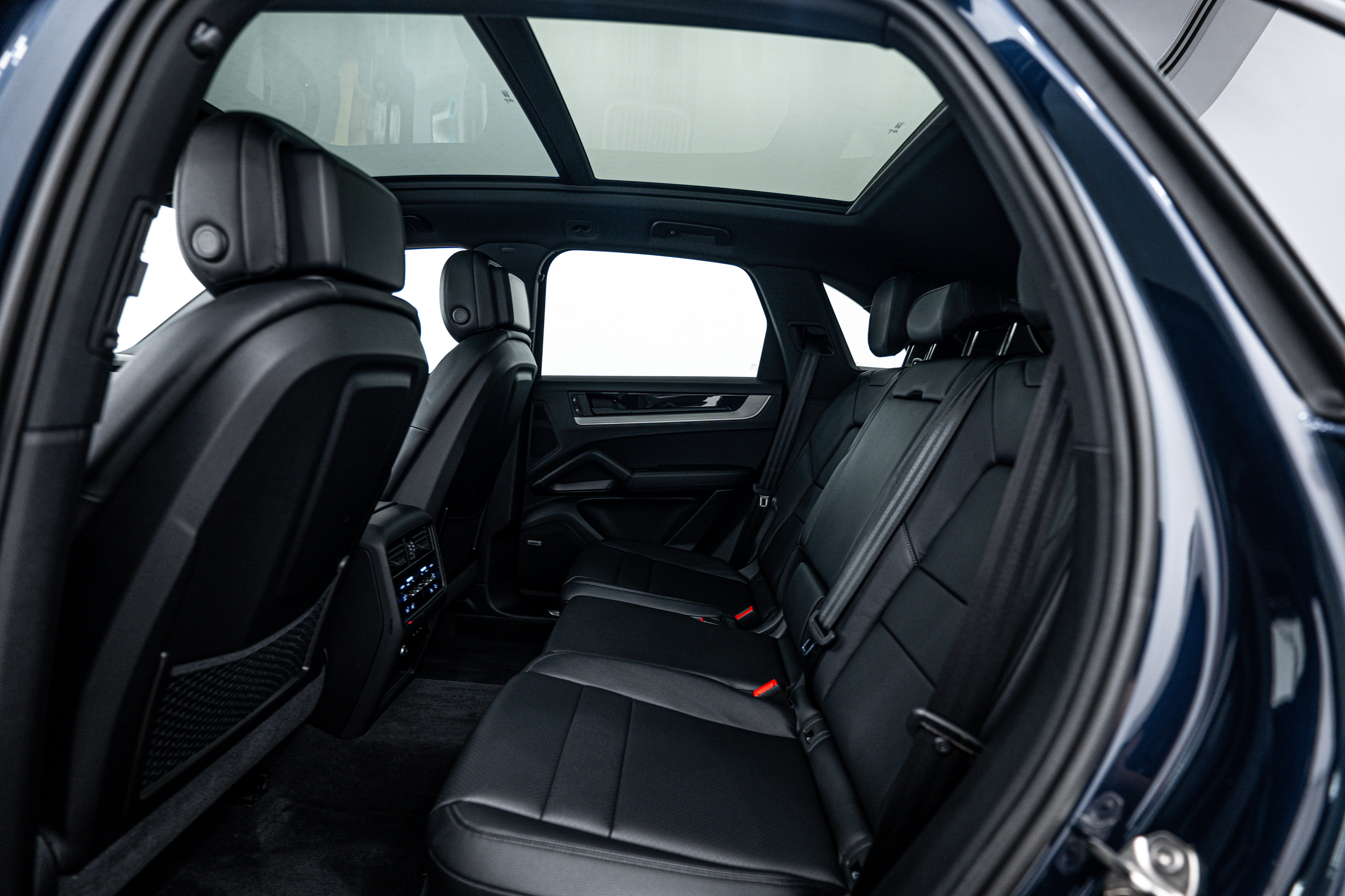 Certified 2025 Porsche Cayenne image 21