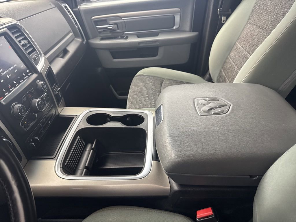 Used 2019 RAM 1500 Classic SLT w/ SLT Plus D￩cor Group AWD/4WD image 23