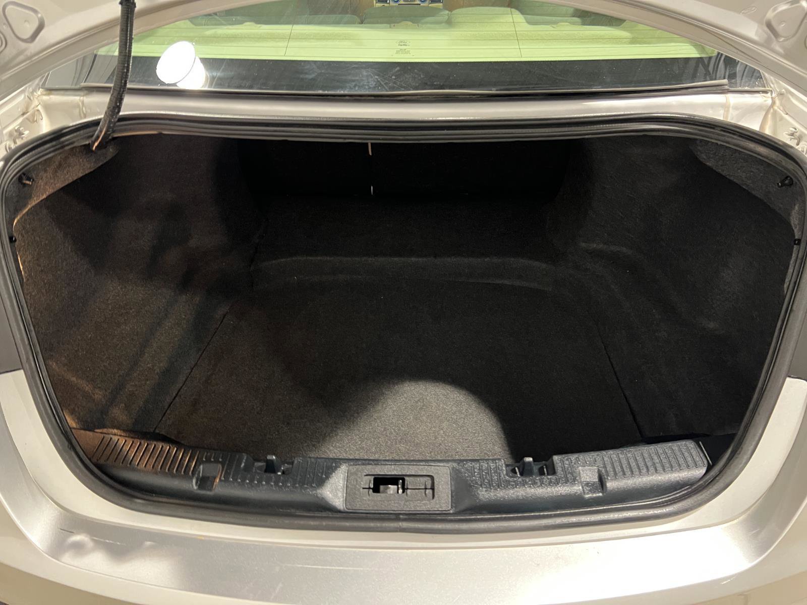 Used 2015 Ford Taurus SE image 42