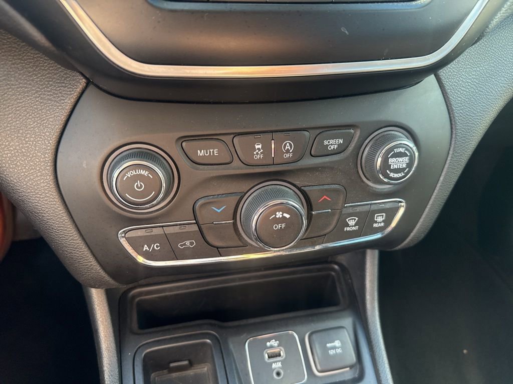 Used 2019 Jeep Cherokee Latitude Plus image 21