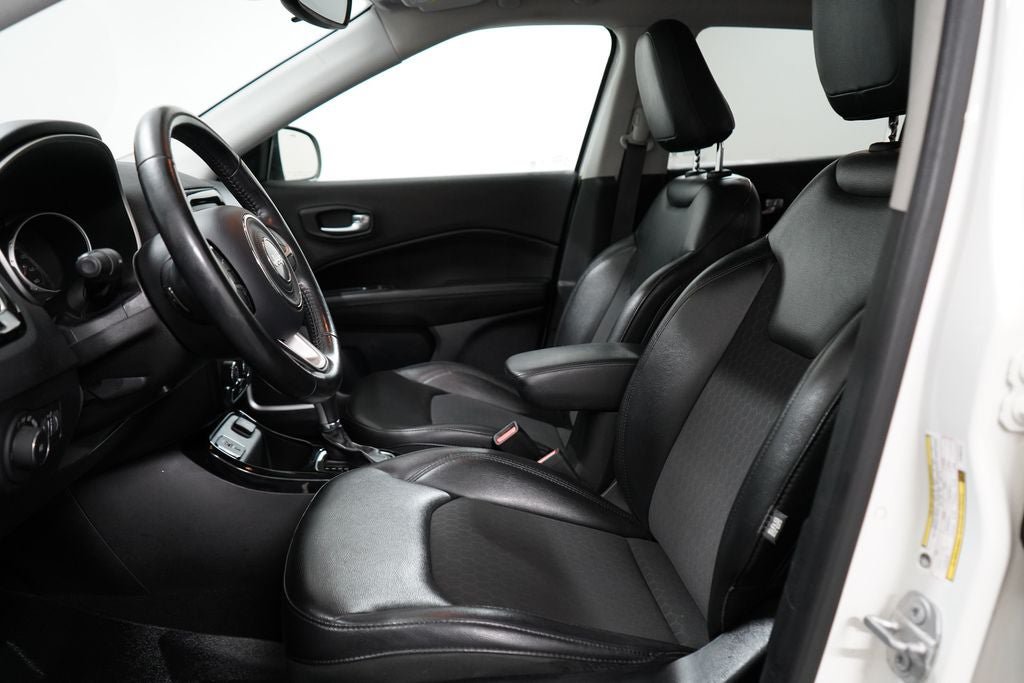 Used 2018 Jeep Compass Latitude FWD image 12