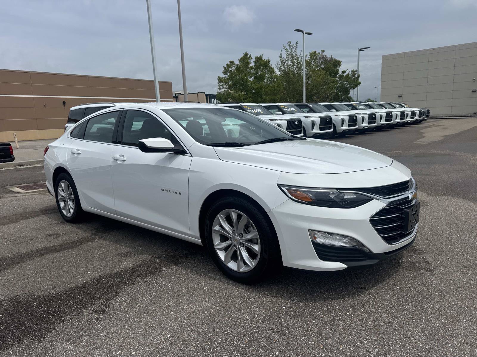Used 2025 Chevrolet Malibu LT FWD image 3