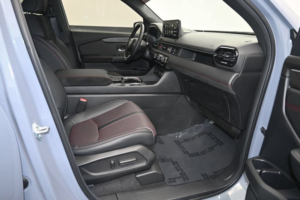 Used 2026 Honda Pilot Black Edition image 11