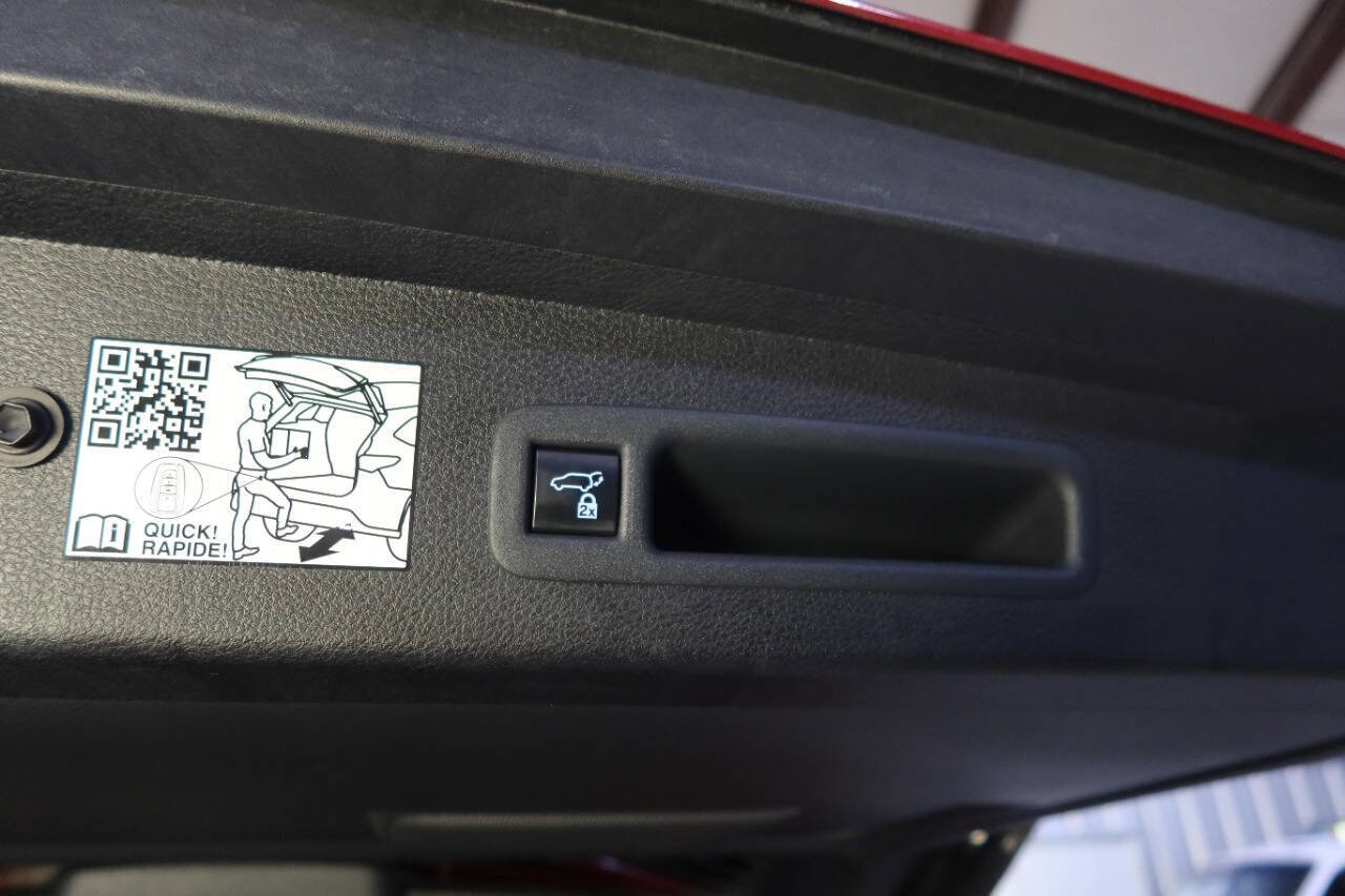 Used 2024 Toyota Sienna XSE image 28