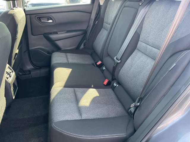 Used 2025 Nissan Rogue SV AWD/4WD image 18