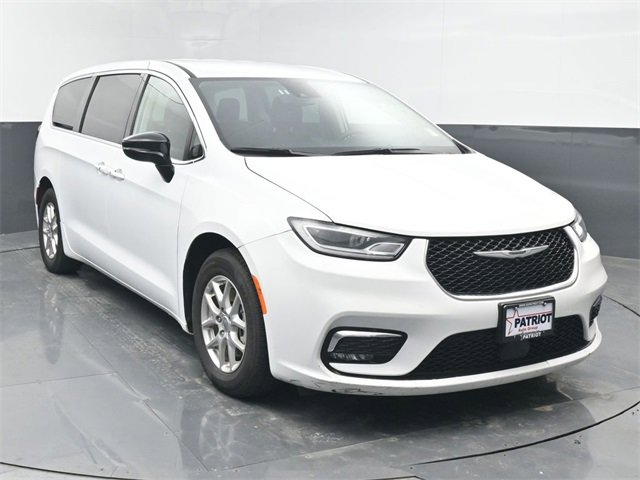 Used 2024 Chrysler Pacifica Touring-L