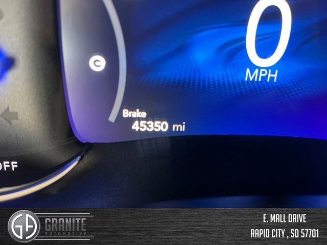 Used 2024 Chrysler Pacifica Select image 16