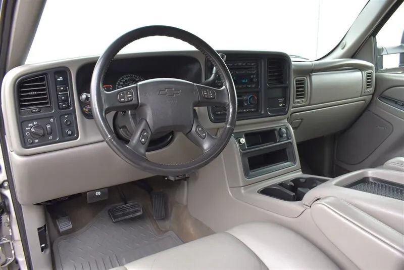 Used 2005 Chevrolet Silverado 2500 LT w/ Heavy-Duty Power Package AWD/4WD image 3