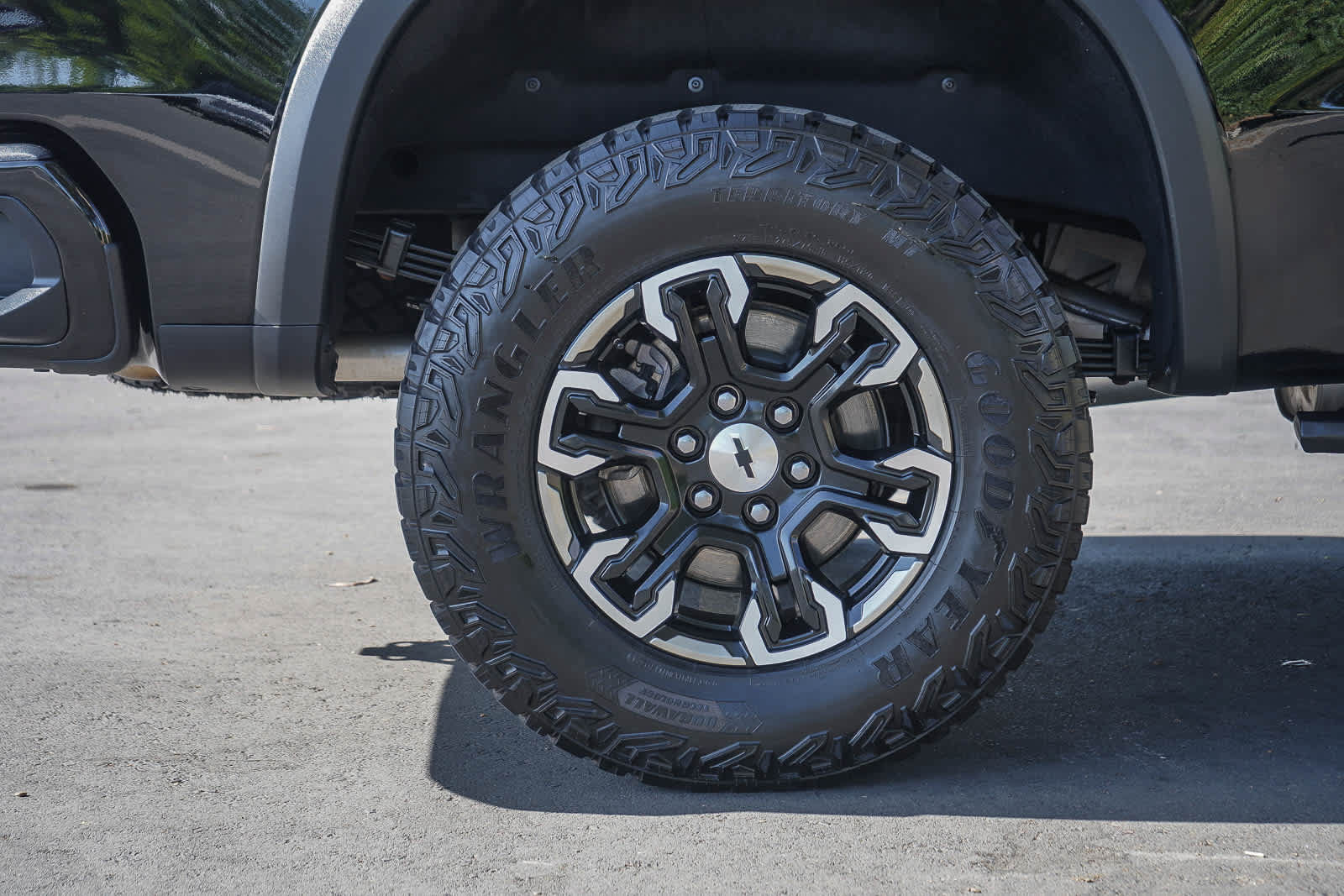 Used 2024 Chevrolet Silverado 1500 ZR2 w/ Technology Package AWD/4WD image 8
