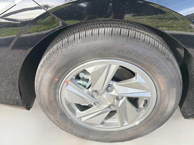 New 2026 Hyundai Elantra SE FWD image 30