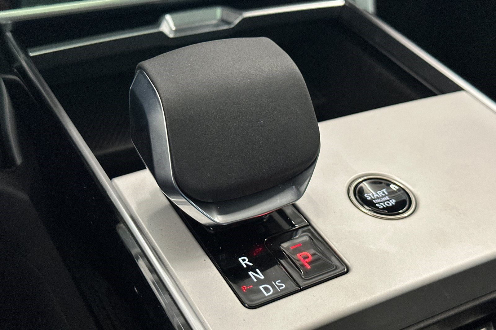 New 2026 Land Rover Range Rover SE AWD/4WD image 17