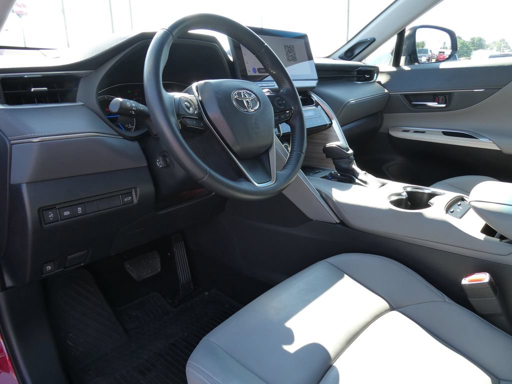 Used 2024 Toyota Venza XLE AWD/4WD image 25