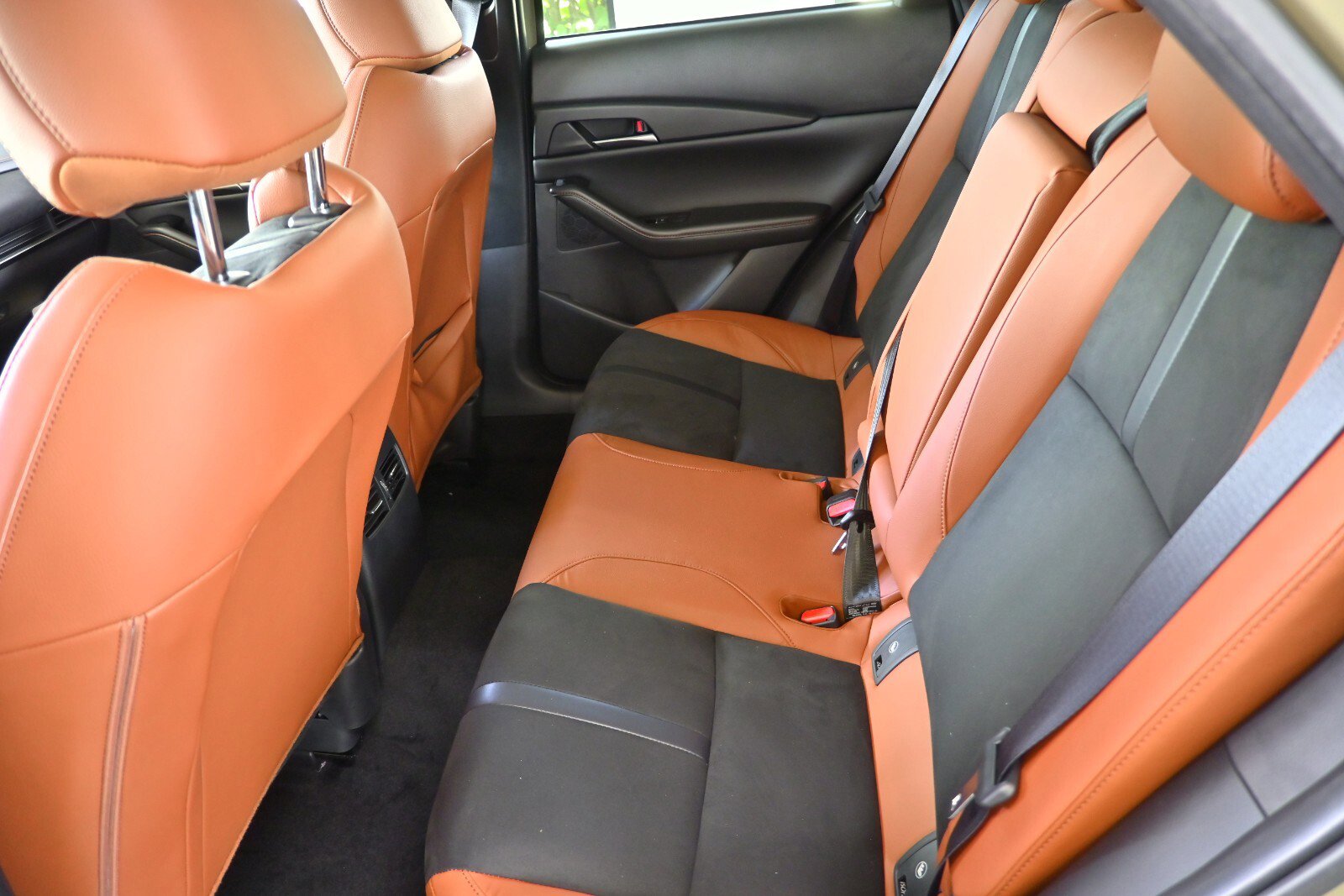 New 2025 MAZDA CX-30 Carbon image 12