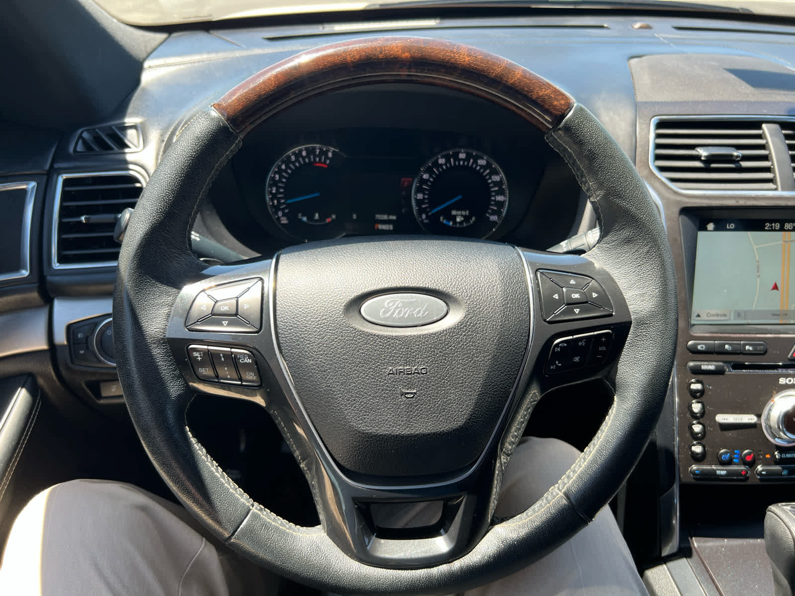 Used 2018 Ford Explorer Platinum AWD/4WD image 19