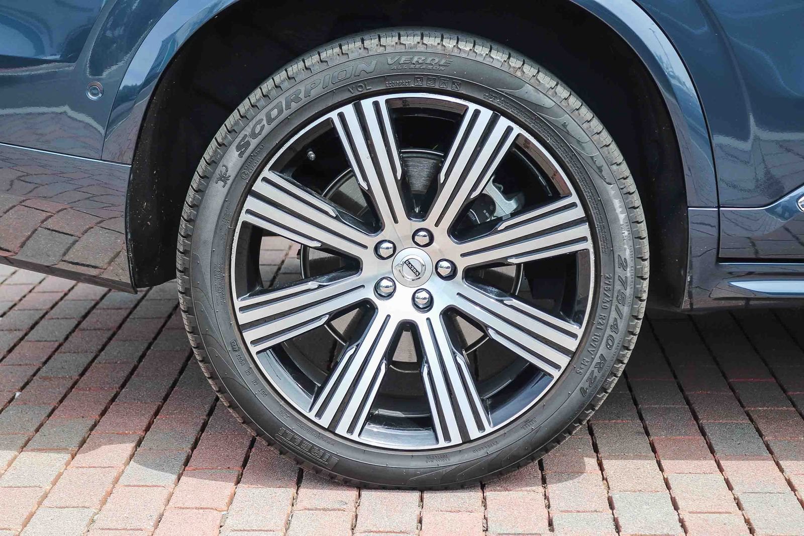 Used 2024 Volvo XC90 T8 Plus w/ Protection Package Premier AWD/4WD image 10
