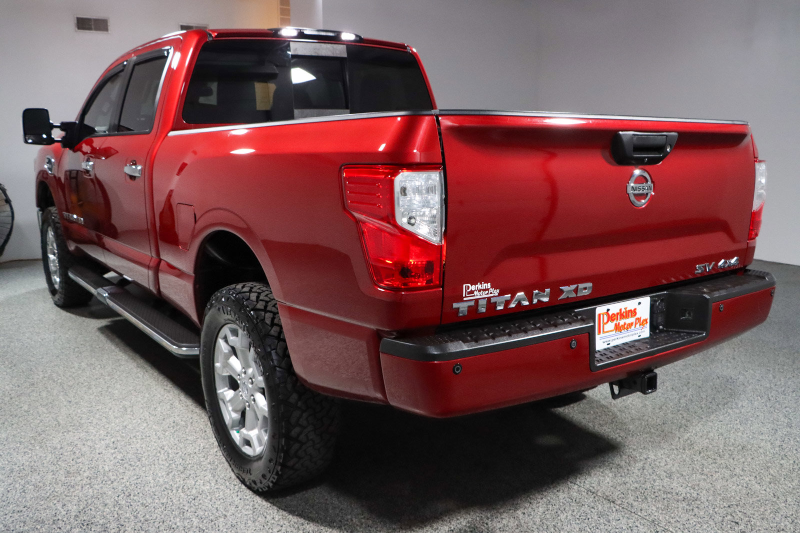 Used 2017 Nissan Titan SV AWD/4WD image 9
