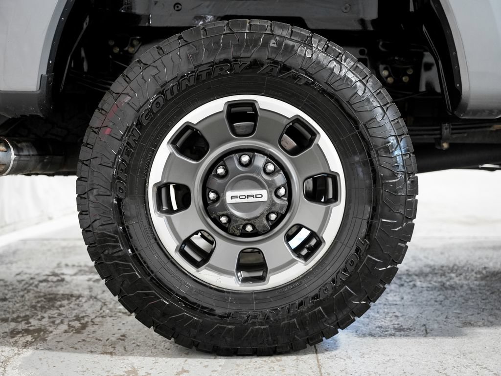 Used 2023 Ford F350 Platinum w/ Tremor Off-Road Package AWD/4WD image 38