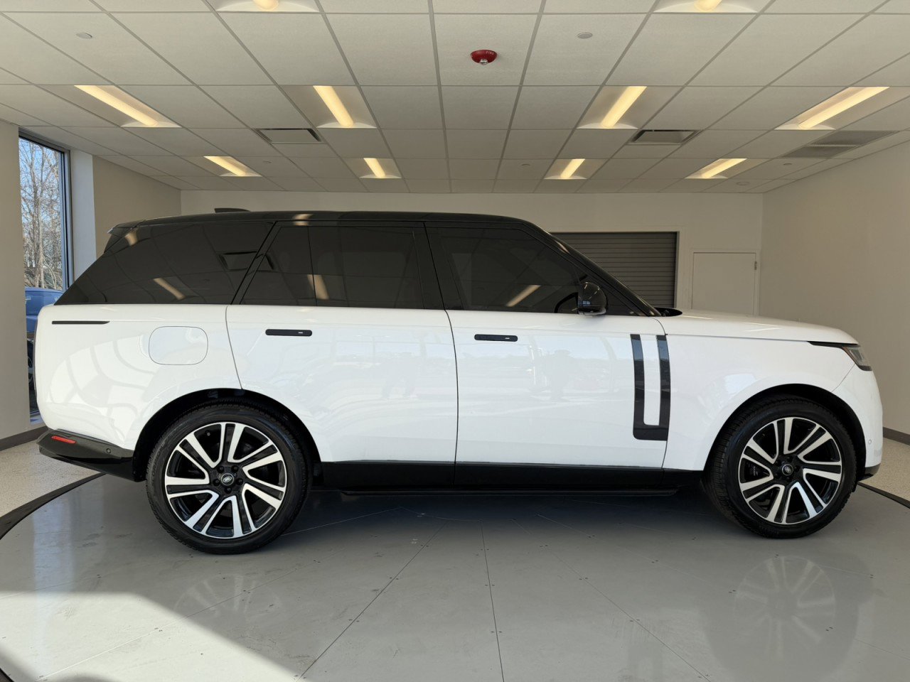 Used 2023 Land Rover Range Rover SE AWD/4WD image 7