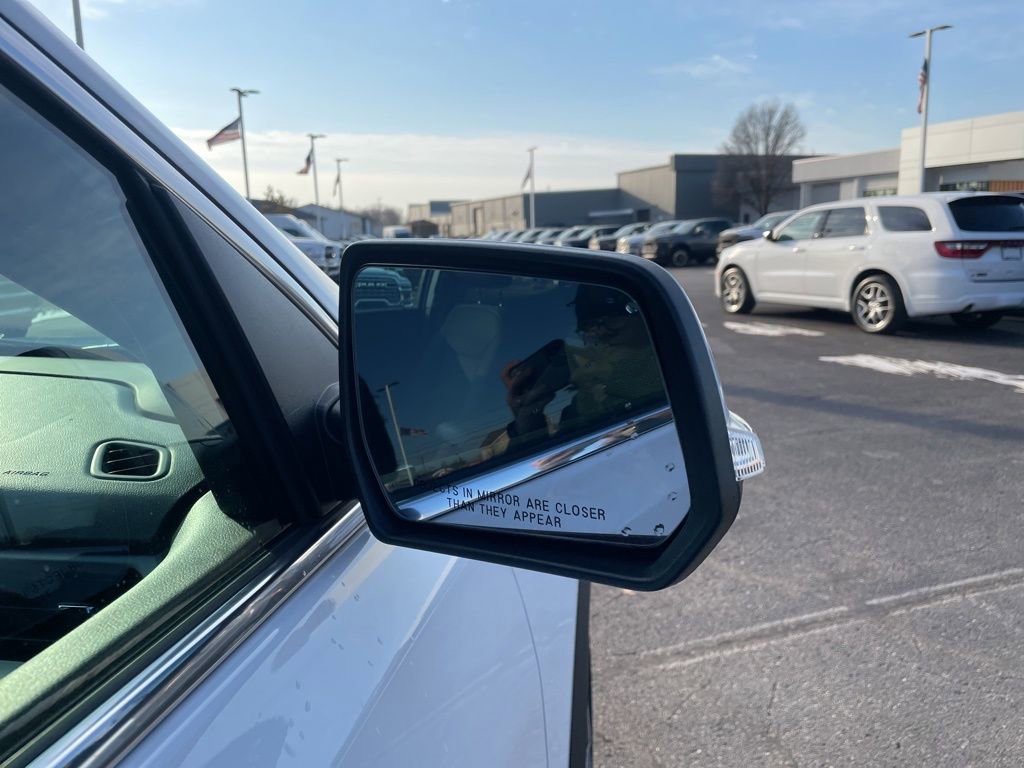 Used 2023 GMC Acadia SLE w/ Driver Convenience Package image 13