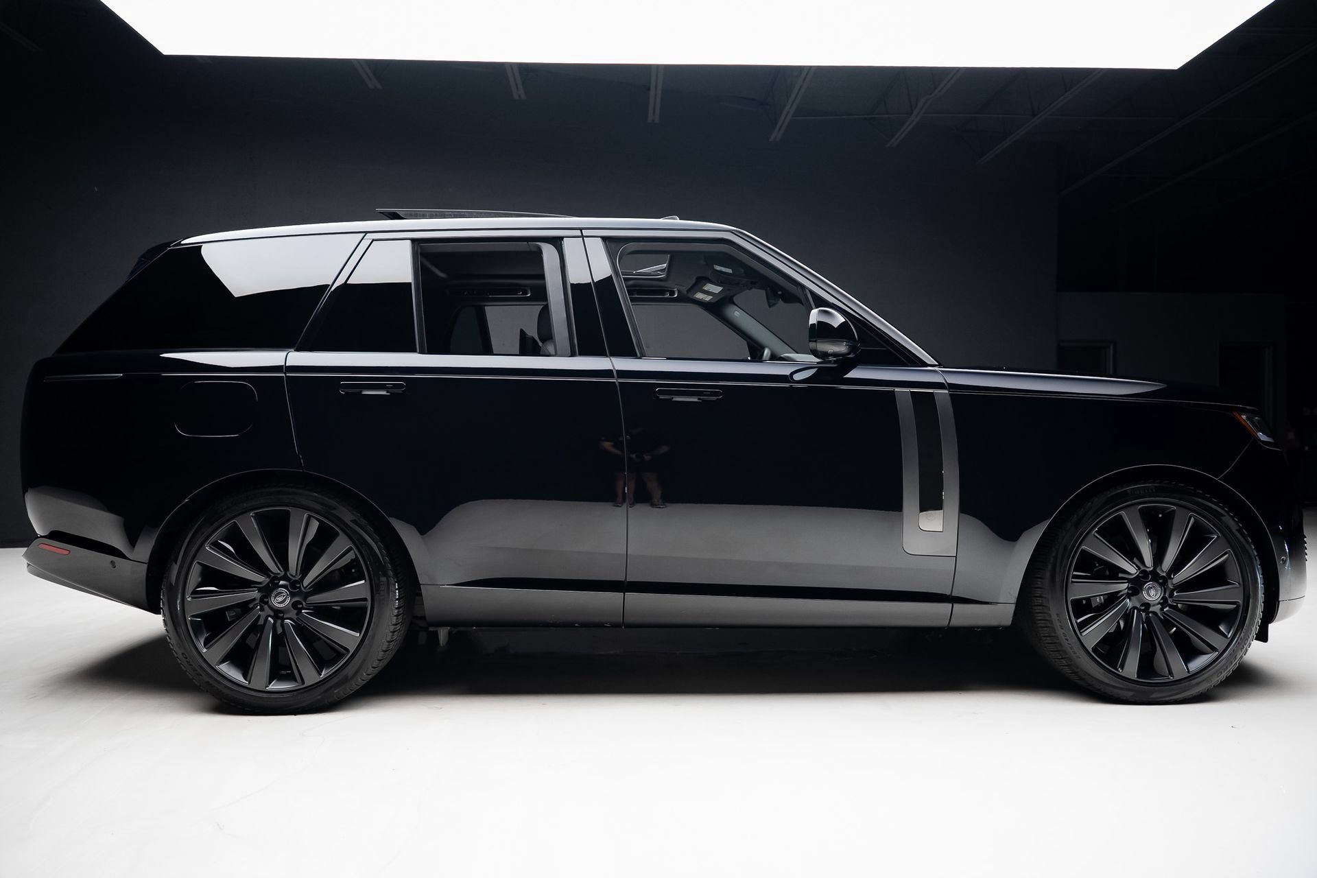 Used 2023 Land Rover Range Rover SV AWD/4WD image 34