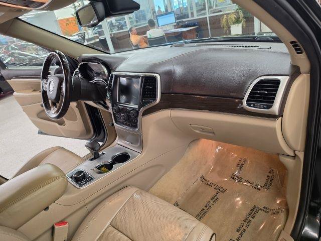 Used 2014 Jeep Grand Cherokee Overland w/ Advanced Technology Group AWD/4WD image 8