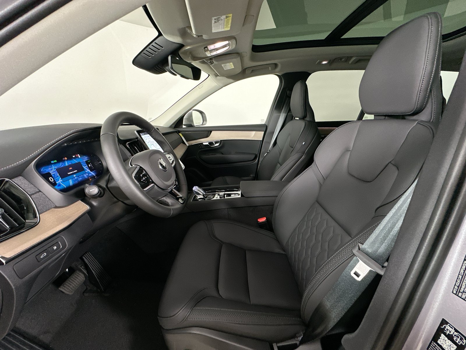 New 2026 Volvo XC90 T8 Plus w/ Protection Package Premier AWD/4WD image 32