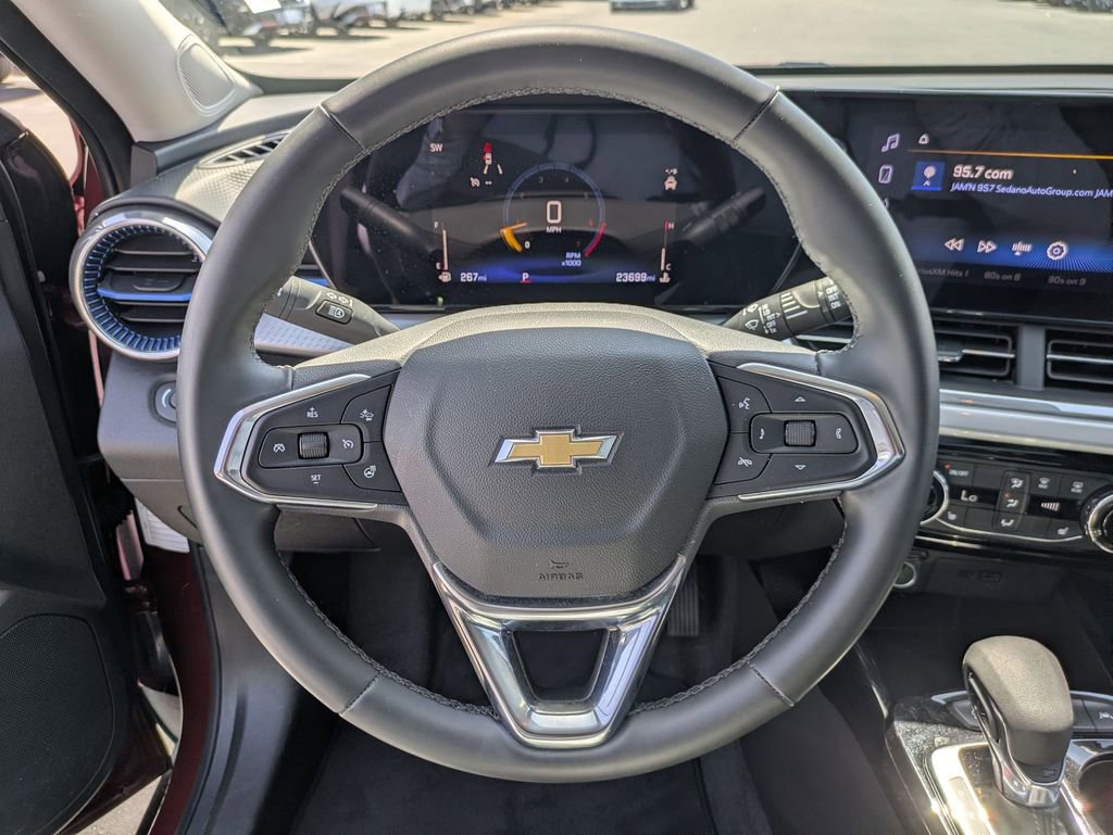 Used 2025 Chevrolet Trax LT w/ LT Convenience Package FWD image 22